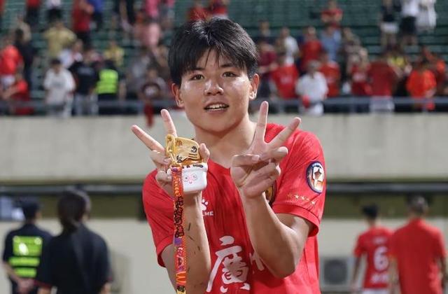 篮球附加赛焦点战:闽南天狼队鏖战江畔白虎队,新星闪耀。中场绞杀压制对手的简单介绍开云体育官网