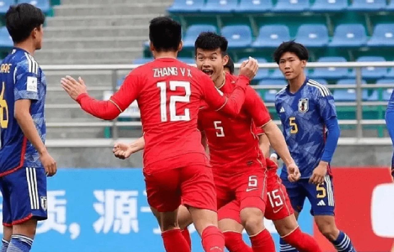 关于羽毛球邀请赛焦点战:皖江麒麟队强势横扫东城旋风队,新星闪耀。赛场纪律更严谨的信息开云体育官网